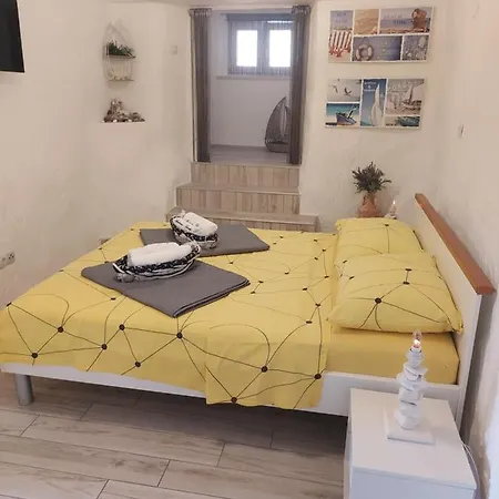 Apartmant Bionda Novi Vinodolski, Cozy And For 4 People In The Center Apartman *