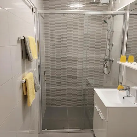 아파트 Apartmant Bionda Novi Vinodolski, Cozy And For 4 People In The Center *