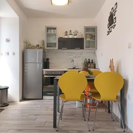 Apartmant Bionda Novi Vinodolski, Cozy And For 4 People In The Center Novi Vinodolski