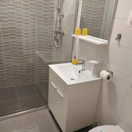 Apartmant Bionda Novi Vinodolski, Cozy And For 4 People In The Center * 노비비노돌스키