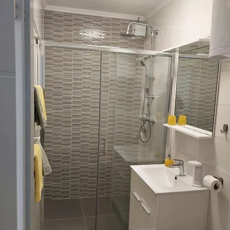 Apartmant Bionda Novi Vinodolski, Cozy And For 4 People In The Center 아파트 *