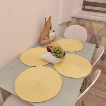 Apartmant Bionda Novi Vinodolski, Cozy And For 4 People In The Center 아파트