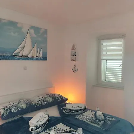 Apartmant Bionda Novi Vinodolski, Cozy And For 4 People In The Center