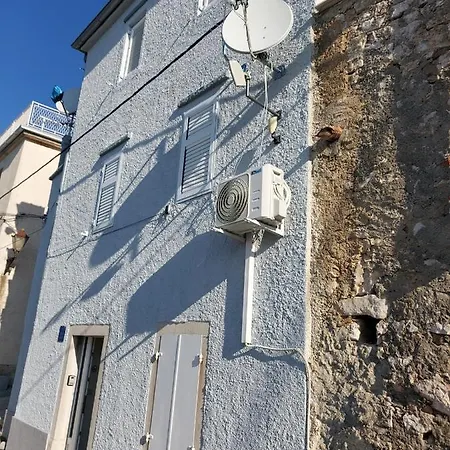 Apartmant Bionda Novi Vinodolski, Cozy And For 4 People In The Center *