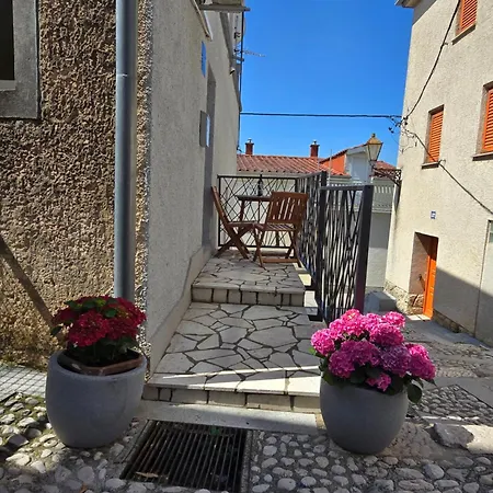 Apartmant Bionda Novi Vinodolski, Cozy And For 4 People In The Center * 노비비노돌스키