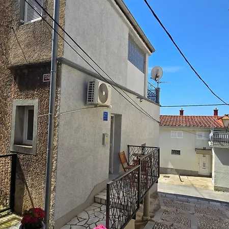 아파트 Apartmant Bionda Novi Vinodolski, Cozy And For 4 People In The Center