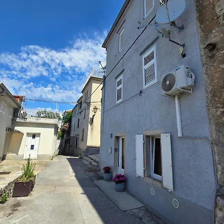 Apartmant Bionda Novi Vinodolski, Cozy And For 4 People In The Center 아파트 *