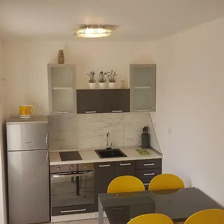 Apartmant Bionda Novi Vinodolski, Cozy And For 4 People In The Center 아파트 노비비노돌스키