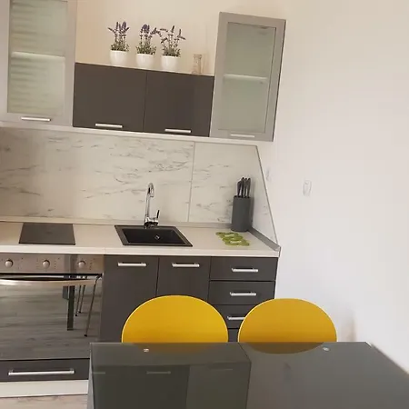 Apartmant Bionda Novi Vinodolski, Cozy And For 4 People In The Center * 노비비노돌스키