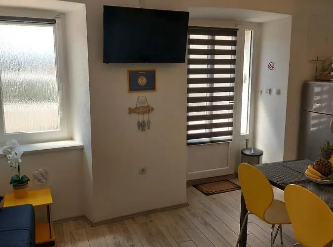 Apartmant Bionda Novi Vinodolski, Cozy And For 4 People In The Center * Novi Vinodolski
