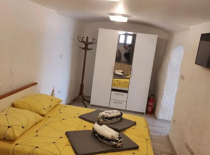 Apartmant Bionda Novi Vinodolski, Cozy And For 4 People In The Center Apartament