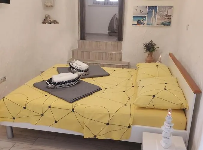 Apartmant Bionda Novi Vinodolski, Cozy And For 4 People In The Center Apartament *