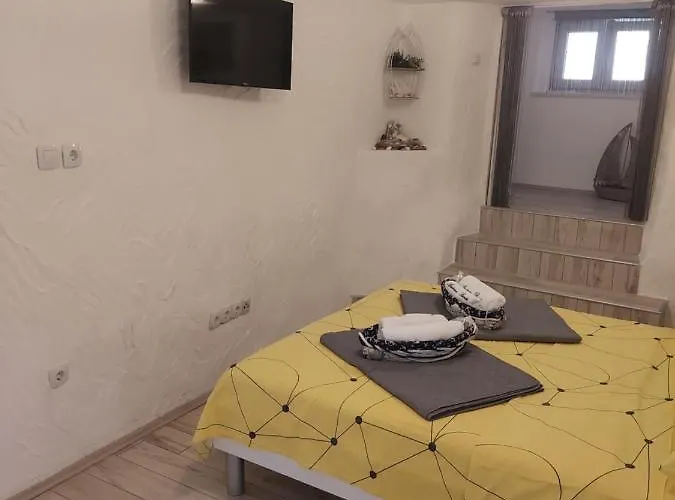 Apartmant Bionda Novi Vinodolski, Cozy And For 4 People In The Center Apartament Novi Vinodolski