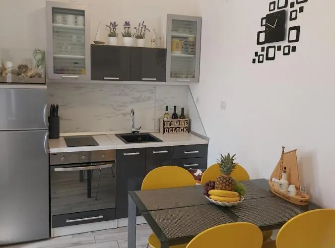 Apartmant Bionda Novi Vinodolski, Cozy And For 4 People In The Center