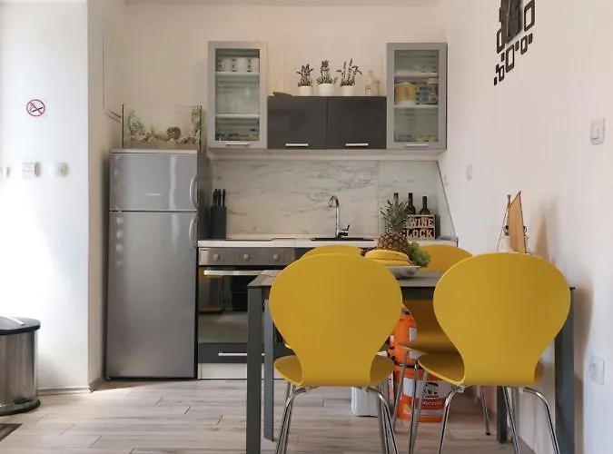 Apartmant Bionda Novi Vinodolski, Cozy And For 4 People In The Center Novi Vinodolski