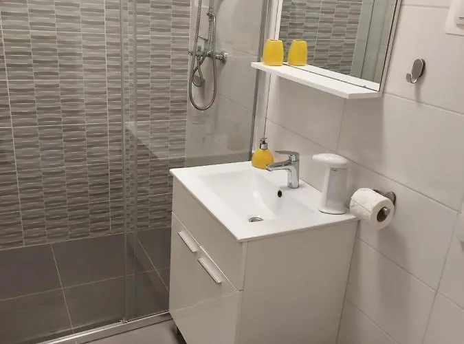 Apartmant Bionda Novi Vinodolski, Cozy And For 4 People In The Center * Novi Vinodolski