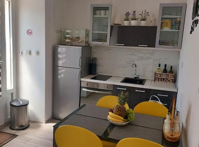 Apartmant Bionda Novi Vinodolski, Cozy And For 4 People In The Center *