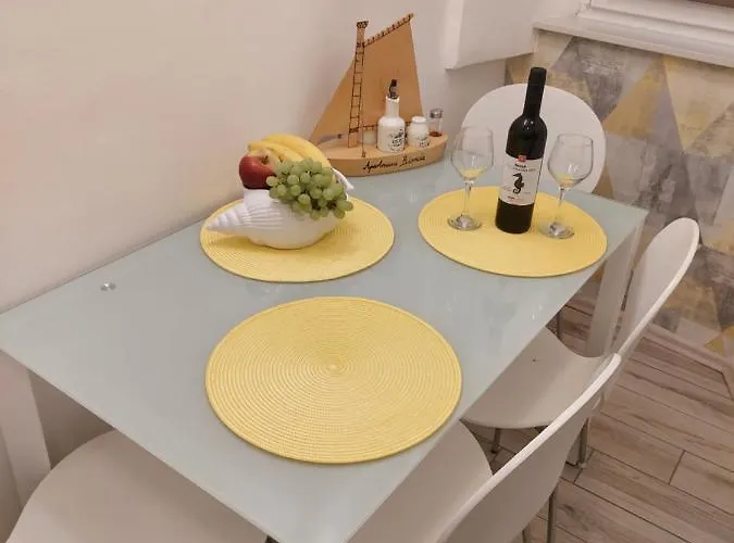 Apartmant Bionda Novi Vinodolski, Cozy And For 4 People In The Center