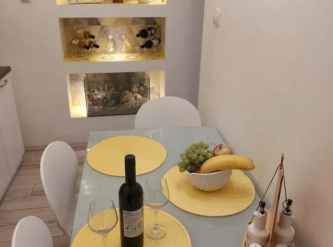 Apartament Apartmant Bionda Novi Vinodolski, Cozy And For 4 People In The Center *