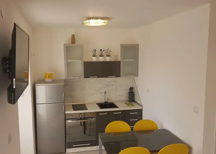 Apartmant Bionda Novi Vinodolski, Cozy And For 4 People In The Center Apartament Novi Vinodolski