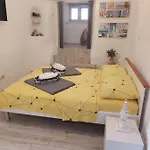 Apartmant Bionda Novi Vinodolski, Cozy And For 4 People In The Center Appartement *