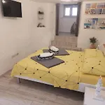 Apartmant Bionda Novi Vinodolski, Cozy And For 4 People In The Center *