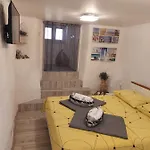 Apartmant Bionda Novi Vinodolski, Cozy And For 4 People In The Center *