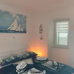 Apartmant Bionda Novi Vinodolski, Cozy And For 4 People In The Center