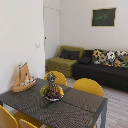 Apartmant Bionda Novi Vinodolski, Cozy And For 4 People In The Center Apartment Novi Vinodolski