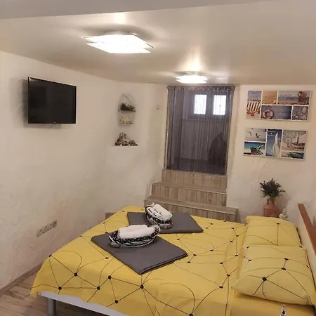 Apartmant Bionda Novi Vinodolski, Cozy And For 4 People In The Center Apartament *