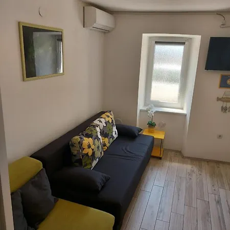 Apartmant Bionda Novi Vinodolski, Cozy And Nice For 4 People In The City Center