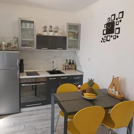 Apartmant Bionda Novi Vinodolski, Cozy And Nice For 4 People In The City Center