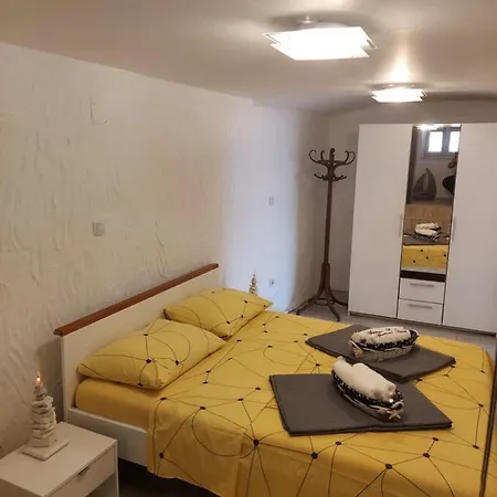 Apartmant Bionda Novi Vinodolski, Cozy And For 4 People In The Center