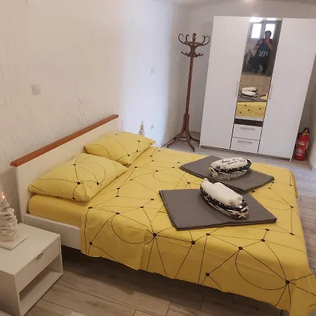 Apartmant Bionda Novi Vinodolski, Cozy And For 4 People In The Center Appartement Novi Vinodolski