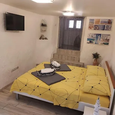 Apartmant Bionda Novi Vinodolski, Cozy And For 4 People In The Center Novi Vinodolski