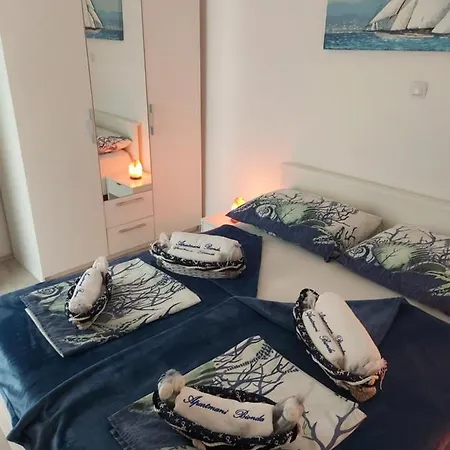 Apartmant Bionda Novi Vinodolski, Cozy And For 4 People In The Center Apartment Novi Vinodolski
