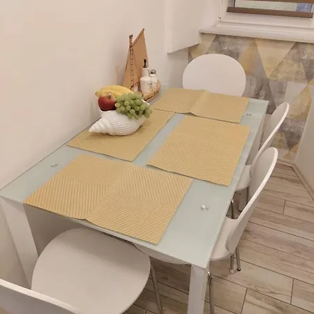Apartmant Bionda Novi Vinodolski, Cozy And For 4 People In The Center * Novi Vinodolski