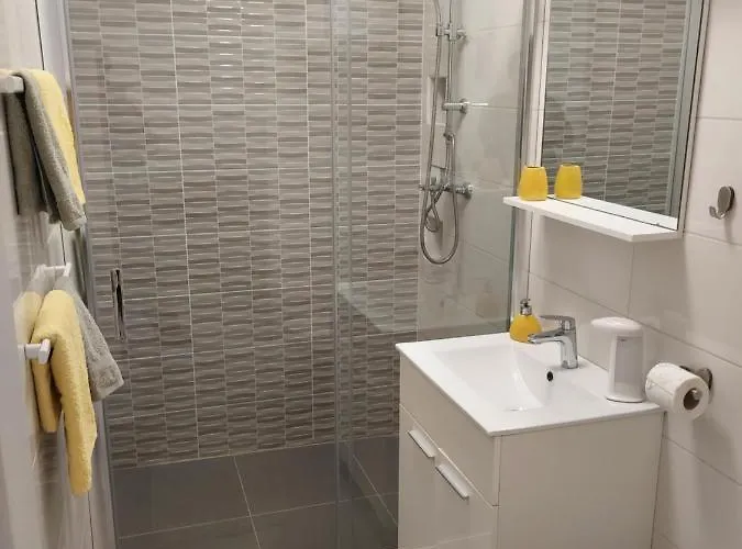 Apartmant Bionda Novi Vinodolski, Cozy And For 4 People In The Center