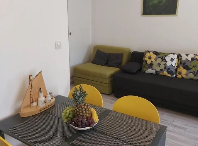 Apartmant Bionda Novi Vinodolski, Cozy And For 4 People In The Center Apartment Novi Vinodolski