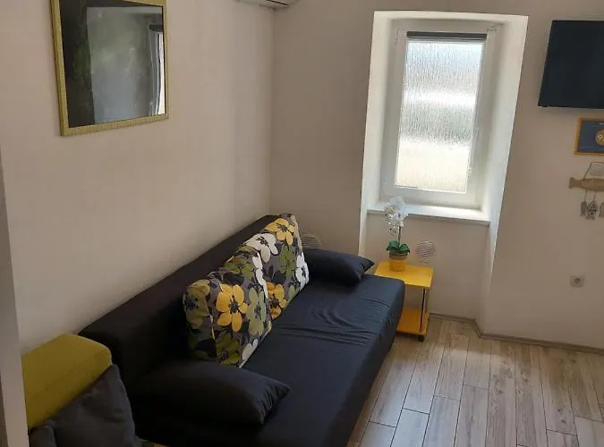 Apartmant Bionda Novi Vinodolski, Cozy And For 4 People In The Center