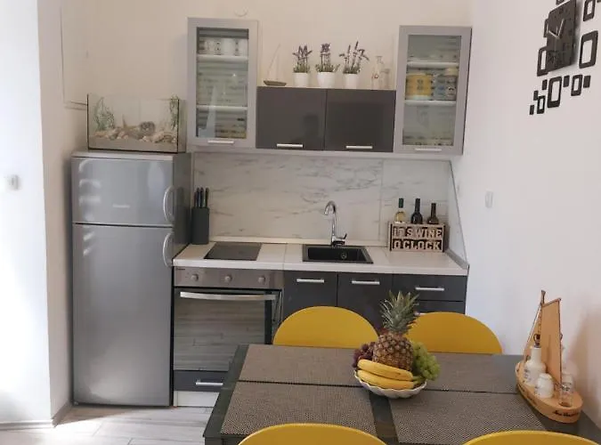Apartmant Bionda Novi Vinodolski, Cozy And For 4 People In The Center * Novi Vinodolski