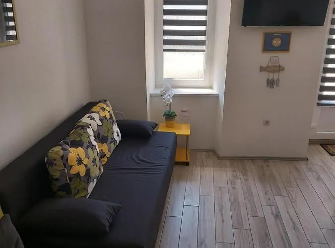 Apartmant Bionda Novi Vinodolski, Cozy And For 4 People In The Center *