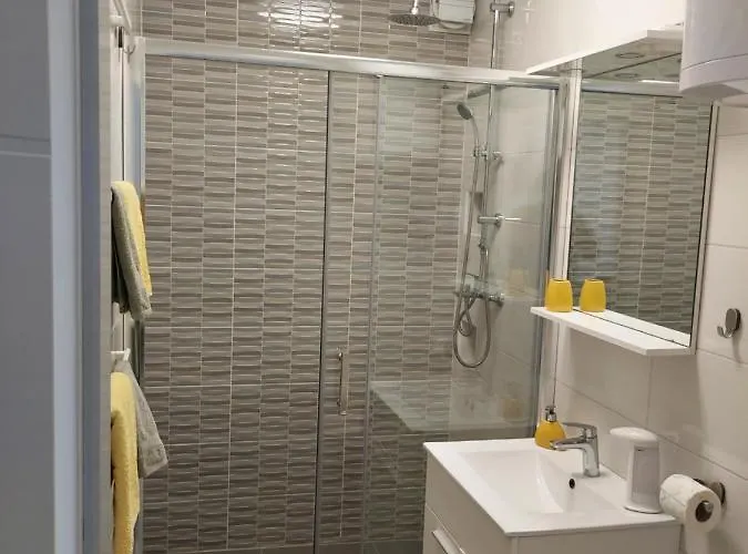 Apartmant Bionda Novi Vinodolski, Cozy And For 4 People In The Center Apartment *