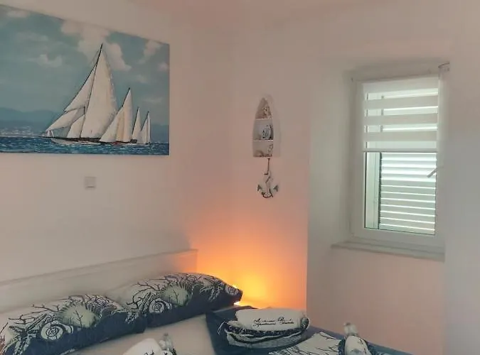 Apartmant Bionda Novi Vinodolski, Cozy And For 4 People In The Center