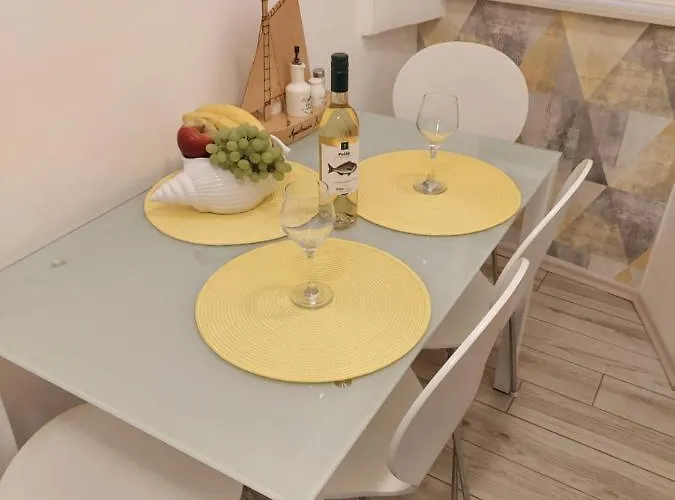 Apartmant Bionda Novi Vinodolski, Cozy And For 4 People In The Center Novi Vinodolski