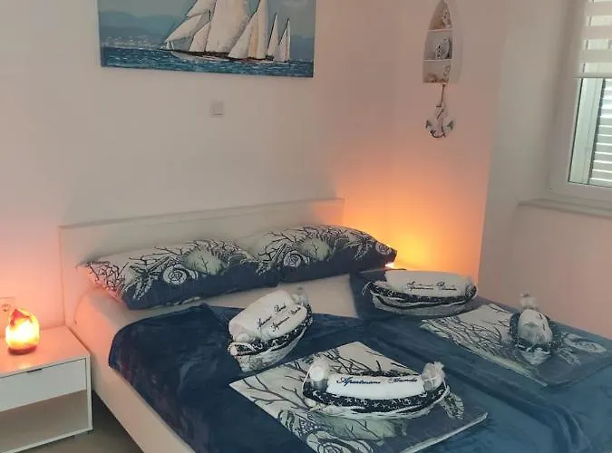 Apartment Apartmant Bionda Novi Vinodolski, Cozy And For 4 People In The Center *