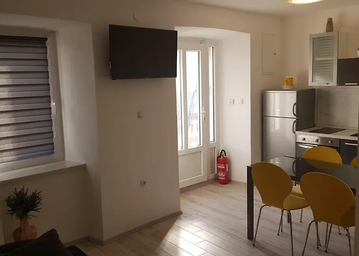 Apartmant Bionda Novi Vinodolski, Cozy And For 4 People In The Center